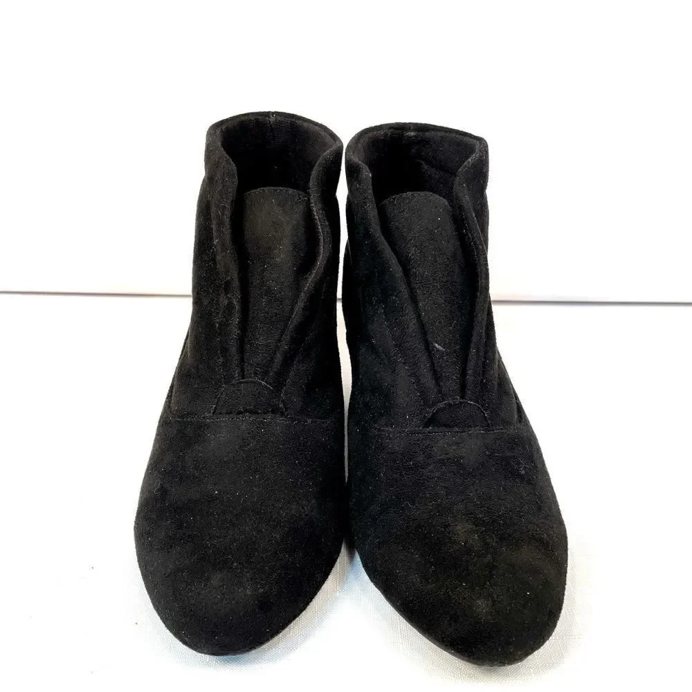 BLACK FAUX SUEDE 2.5” BOOTIE by SOFTWEAR 8W